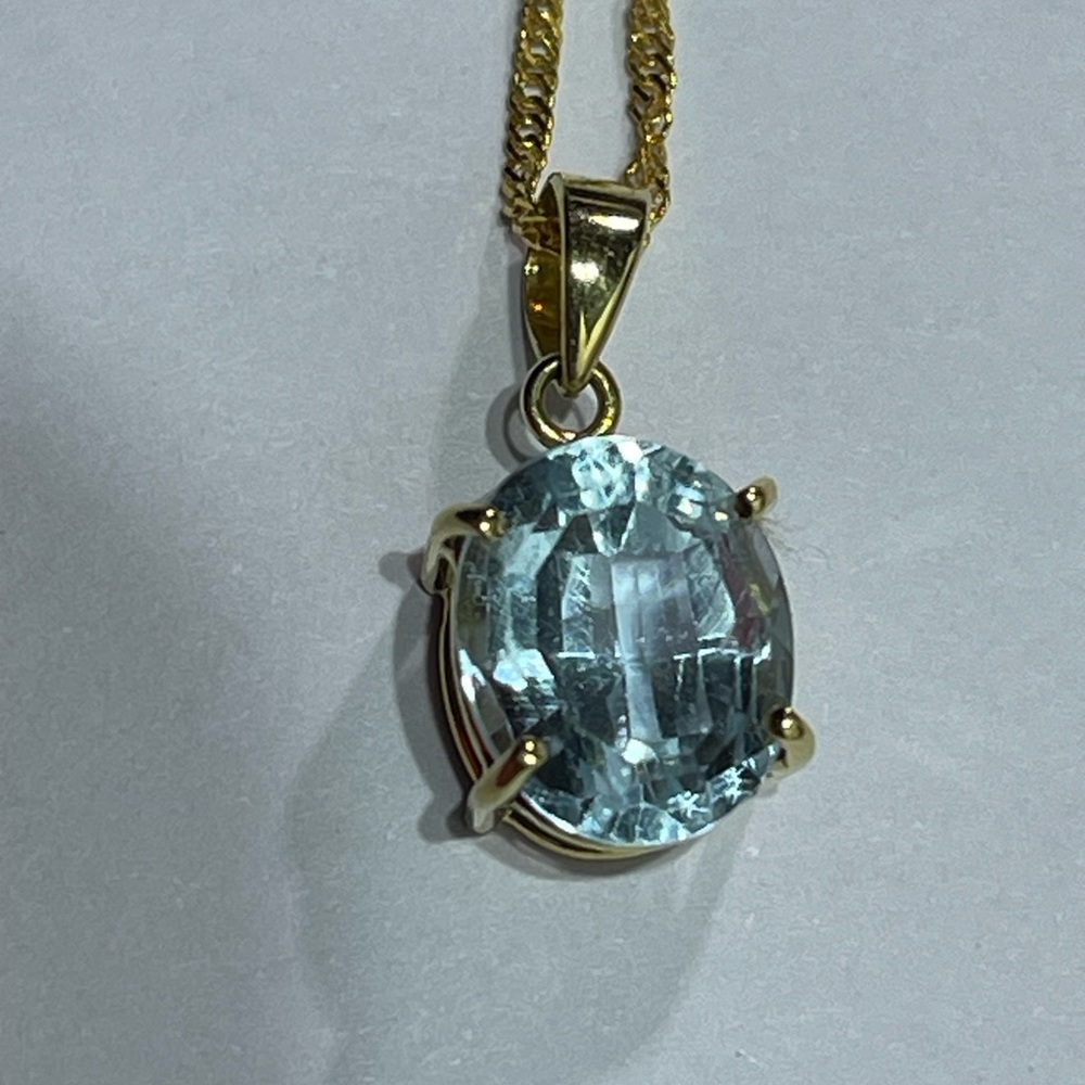 18 k  Gold Chain with Aqumarine Necklace size18.